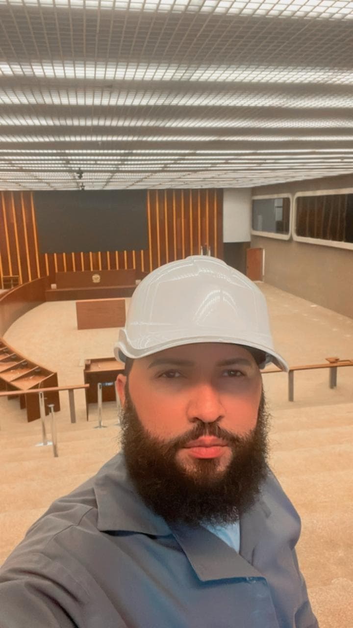 Gilberto na vistoria final de uma obra corporativa
